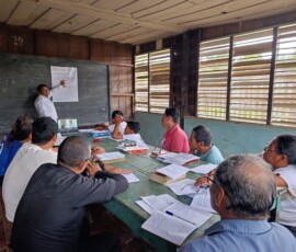 2025 Peru - Fr. Santos giving formation to the leaders
